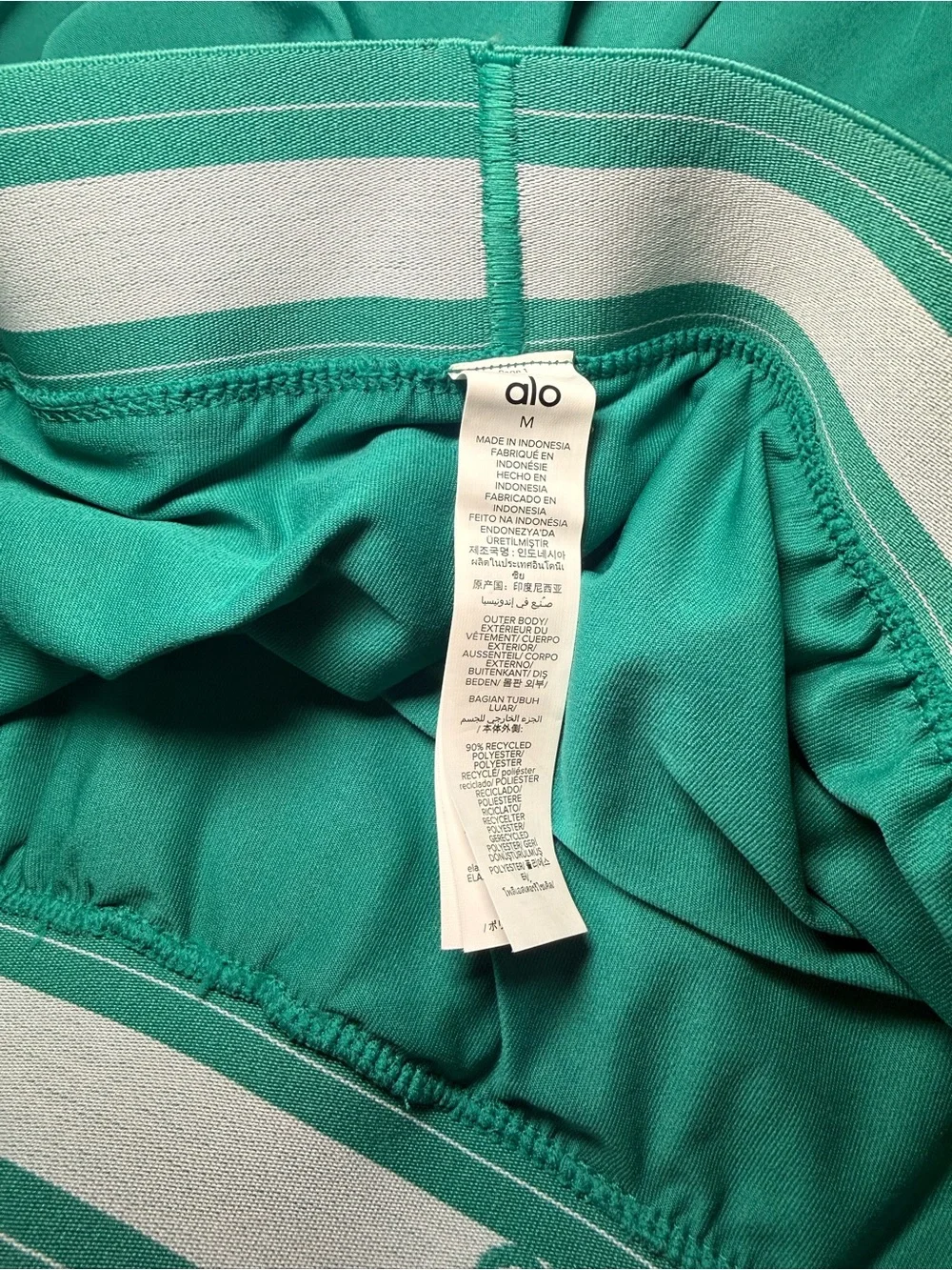 Alo Shorts + Clip in Emerald Isle Match Point Short 90s Claw Clip